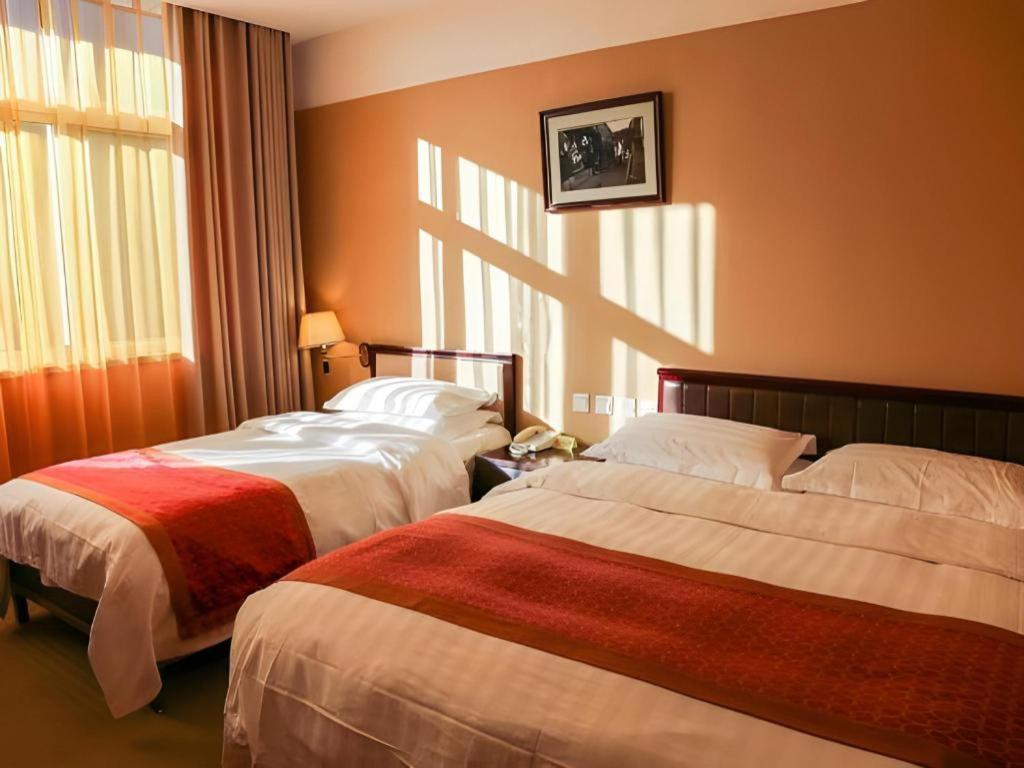 Dong Fang Hotel Beijing Eksteriør bilde