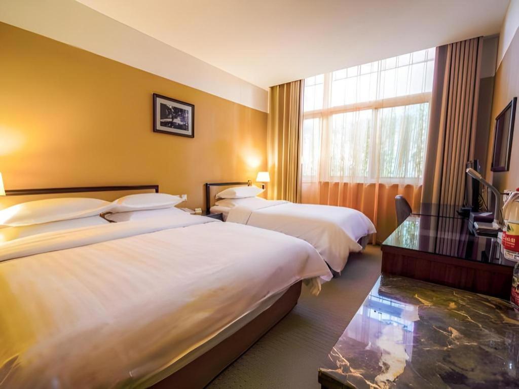 Dong Fang Hotel Beijing Eksteriør bilde