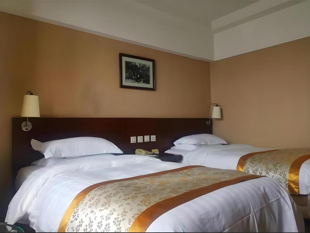 Dong Fang Hotel Beijing Eksteriør bilde